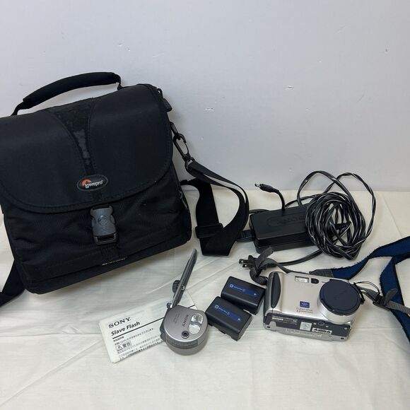 Sony DSC-S70 Cyber-Shot 3.3 MP Digital Camera w 2 Batteries Charger Flash Tested - Picture 1 of 16